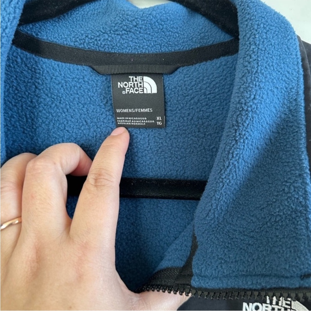 The North Face Retro Denali Jacket
Black Blue XL - Picture 6 of 6